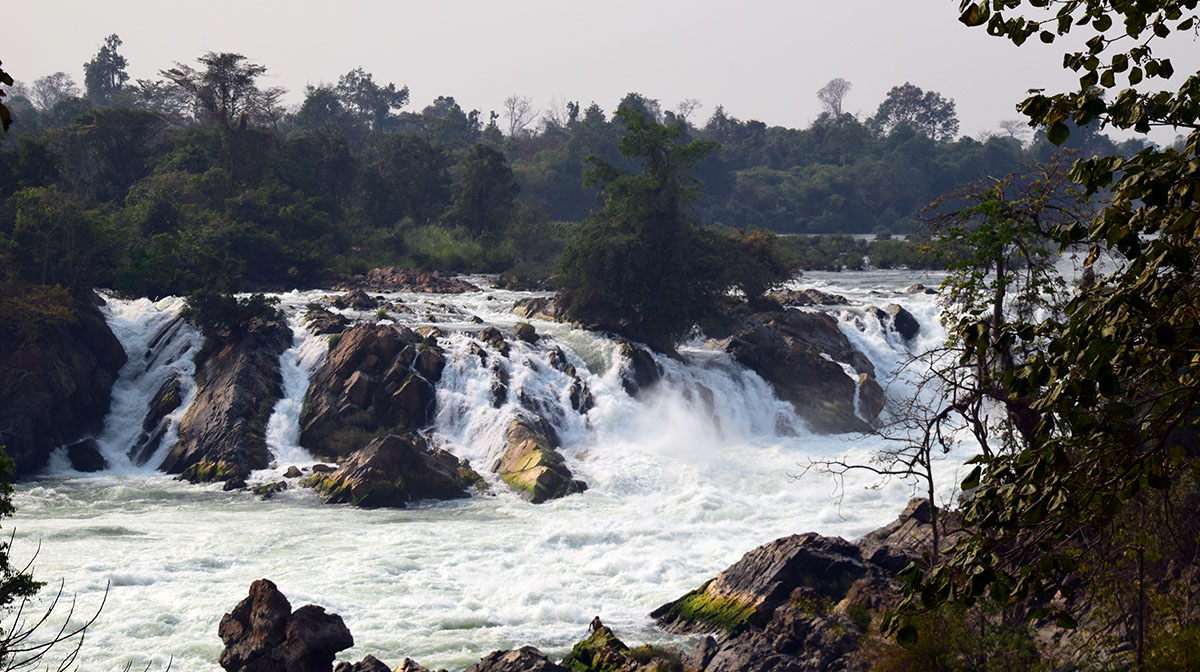 Waterval bij de eilanden van si pan don.