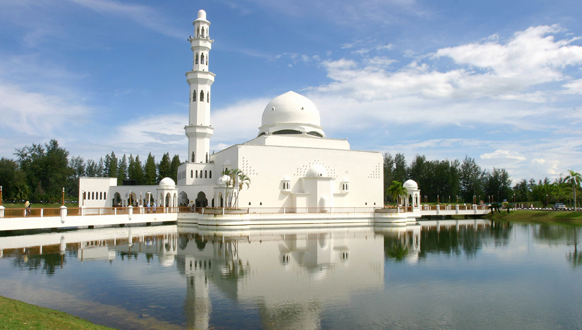 Kuala Terengganu, drijvende witte moskee.