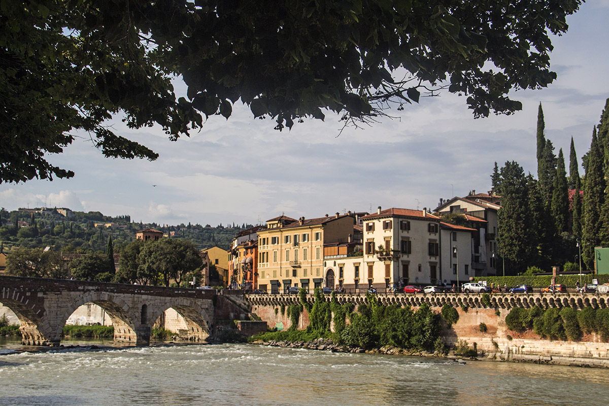 Adige door Verona in Italië
