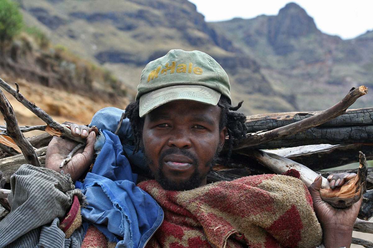 Hout sprokkelaar in Lesotho