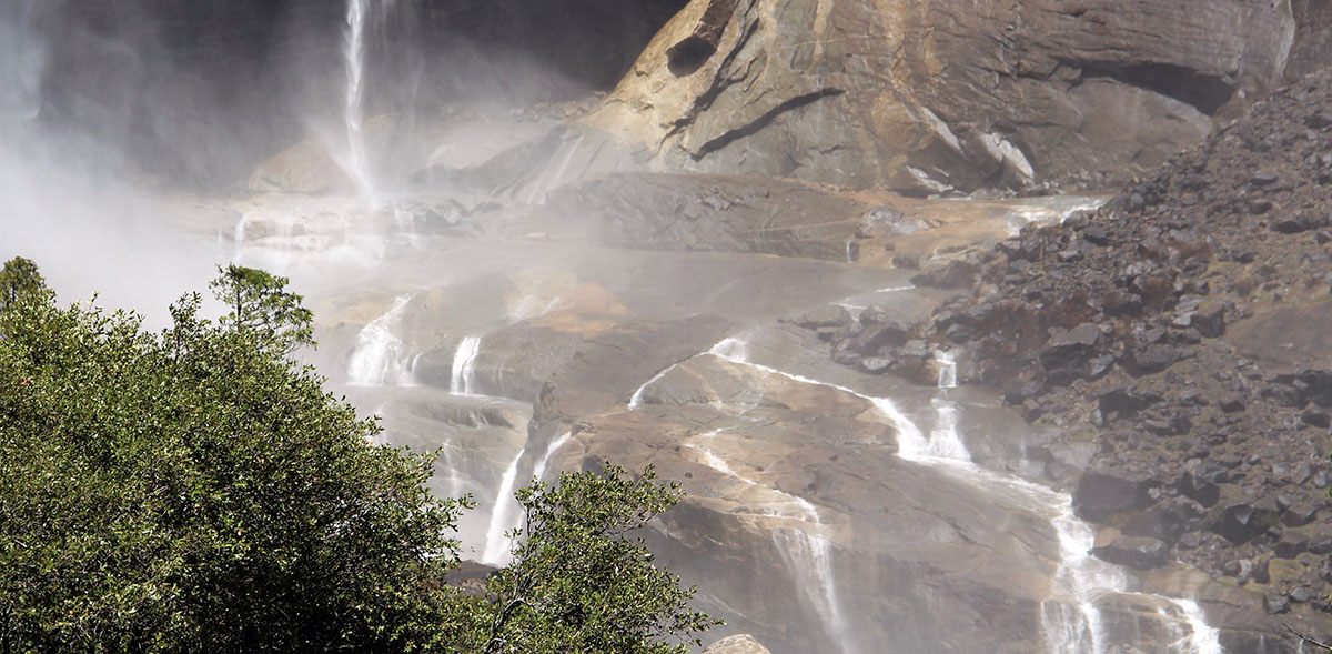 bekken van een van de watervallen in Yosemite National Park