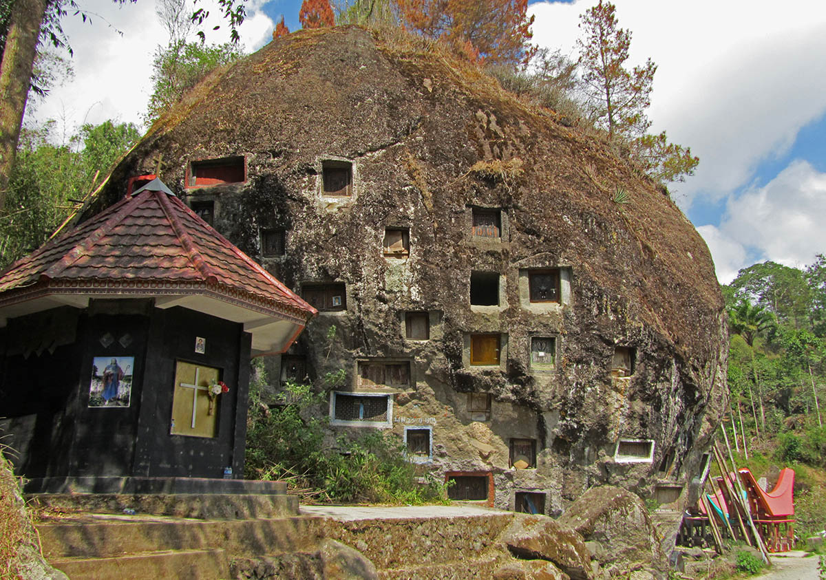 Huis in rots bij Tana Toraja.