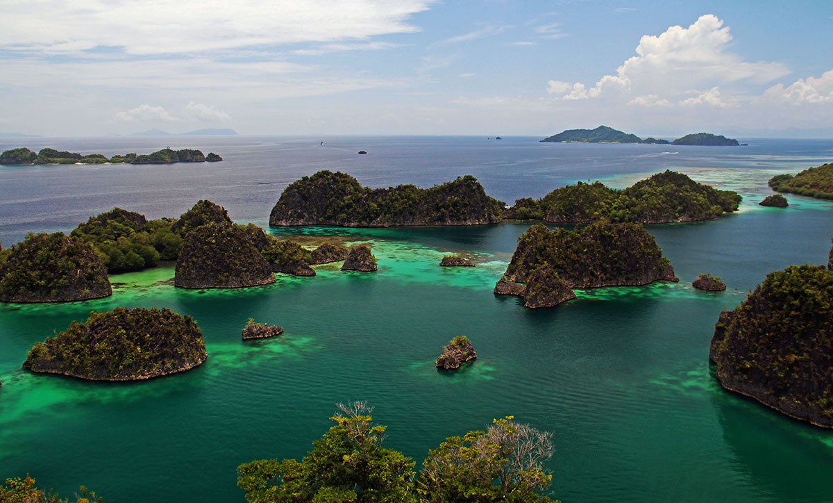 De schitterende eilandjes van Raja Ampat zijn bezienswaardigheden op zich.