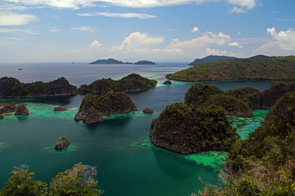 De schitterende eilandjes van Raja Ampat zijn bezienswaardigheden op zich.