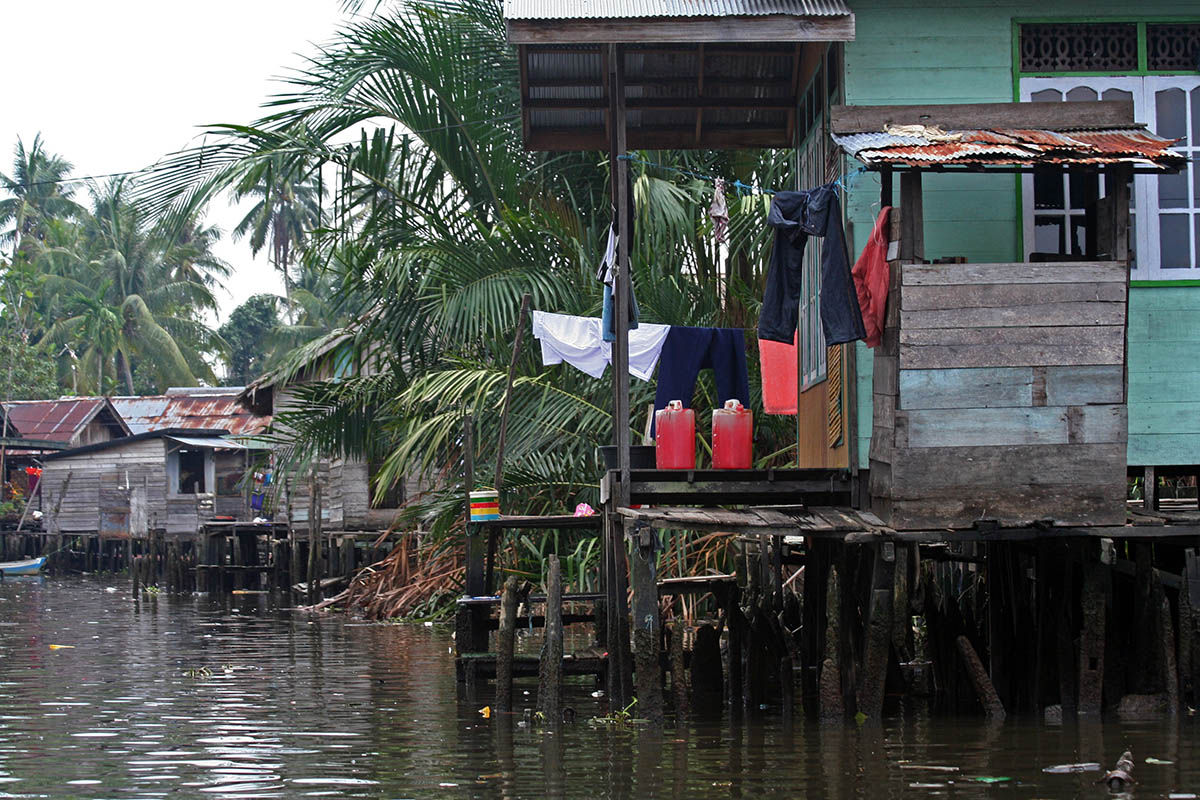 Floating villages op Kalimantan.