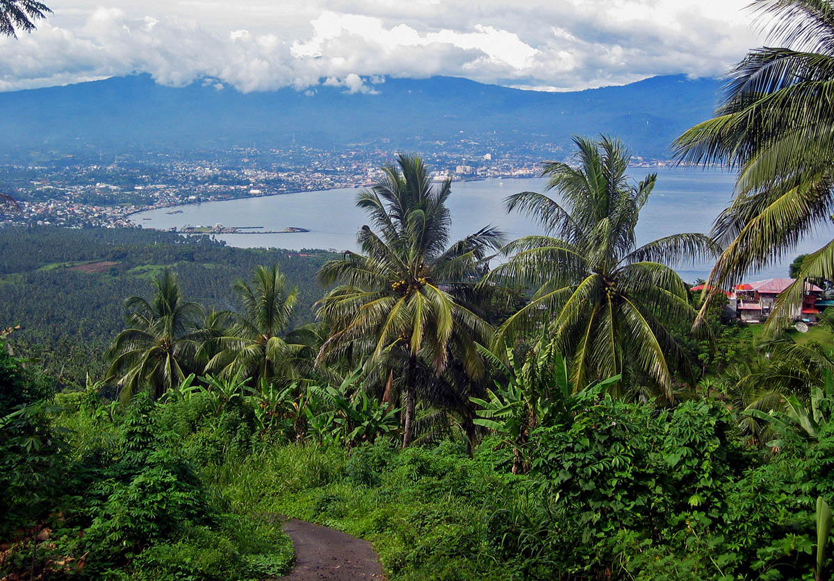 Uitzicht op baai in Sulawesi