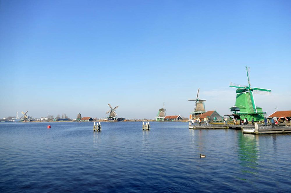 De Zaanse Schans is een mooie bestemming van een riviercruise.