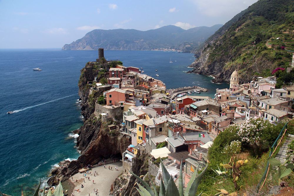 Vernazza, een van de vijf cinque terre, is een gezellige plaats aan de kust van Italië.