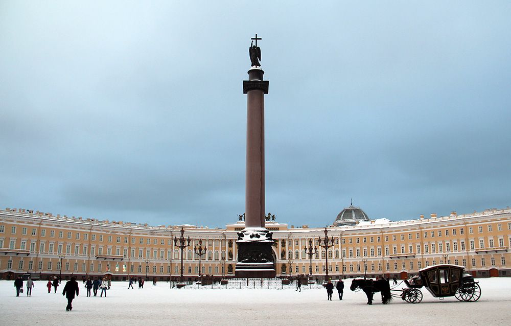 Paleisplein bij het winterpaleis in Sint-Petersburg, Rusland