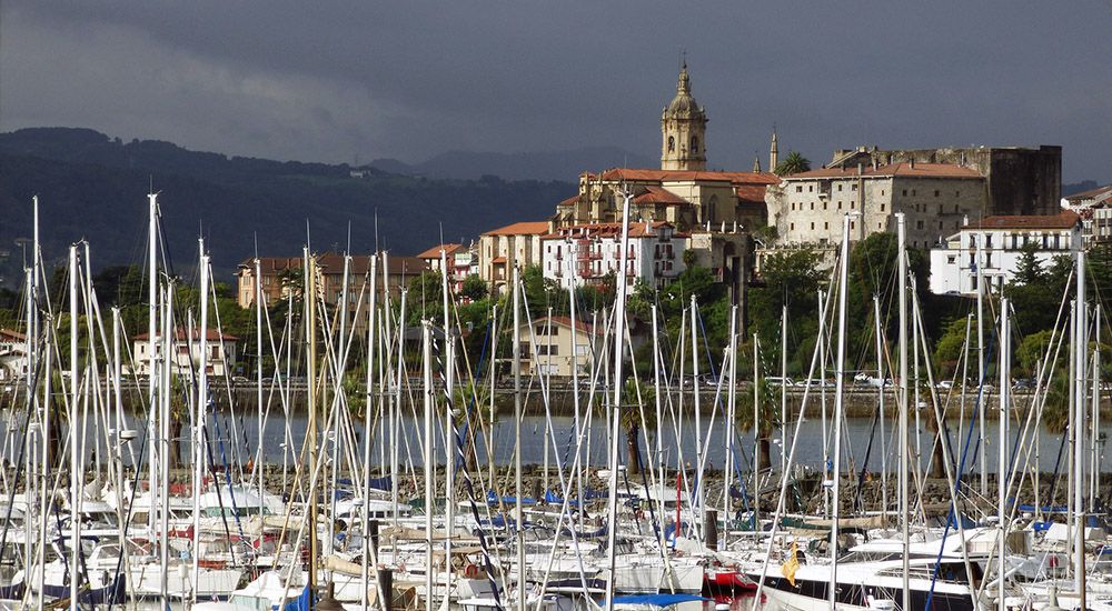 Jachthaven in Hondarribia in Spaans Baskenland