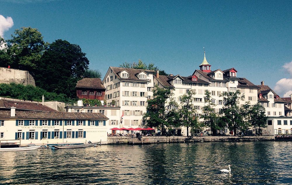 Lindenhof vanaf het meer van Zürich, Zwitserland