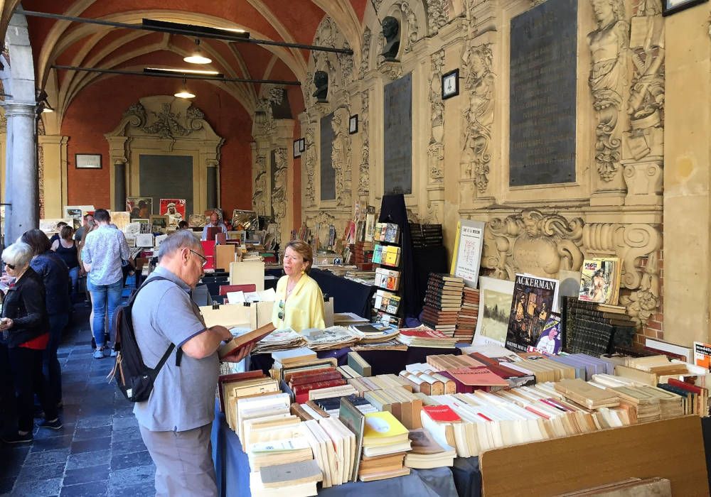 Een bezoek aan de Oude Beurs met boekenmarkt mag niet ontbreken tijdens een weekend in Lille