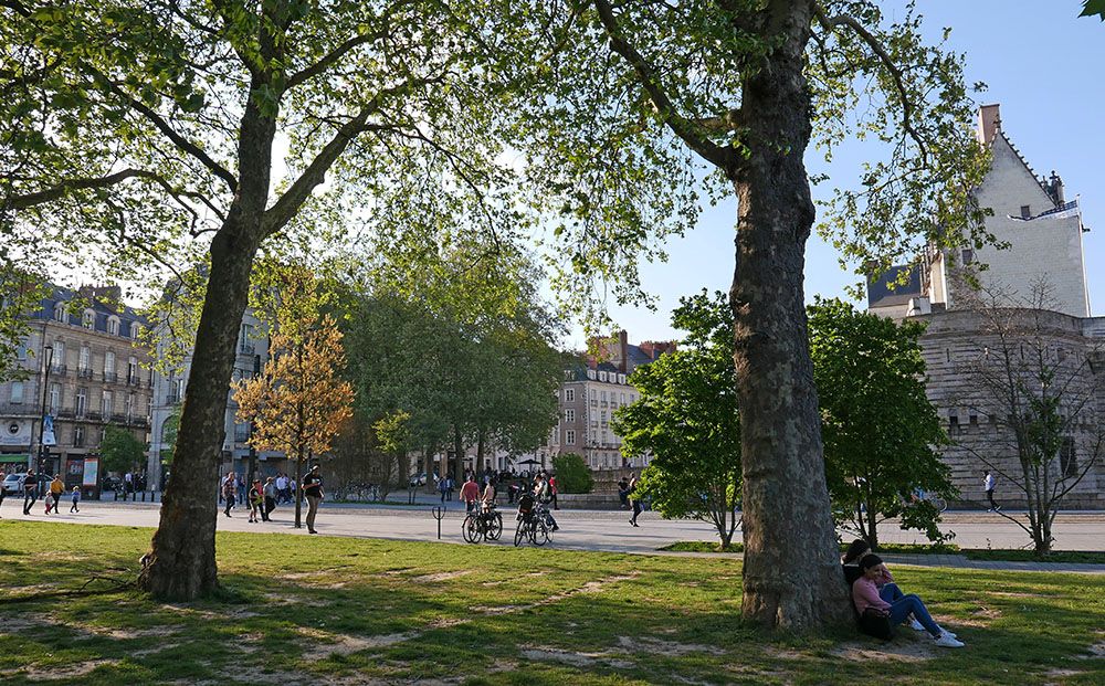 heerlijk relaxen in een van de vele parken in het centrum van Nantes