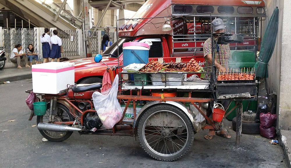 Eten op straat in Thailand