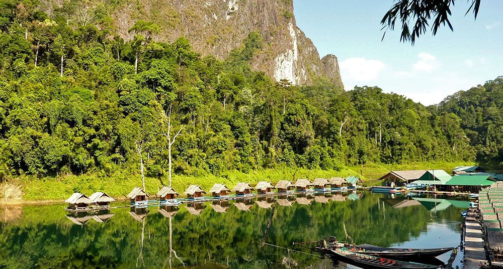 Stuwmeer in Khao Sok National Park in Thailand