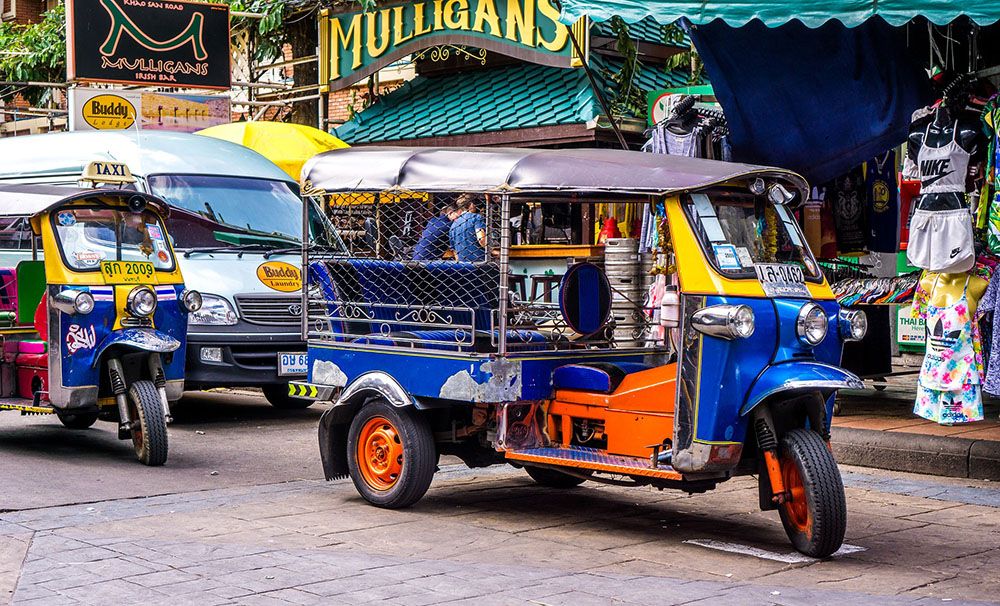 Vervoer met de tuktuk in Thailand