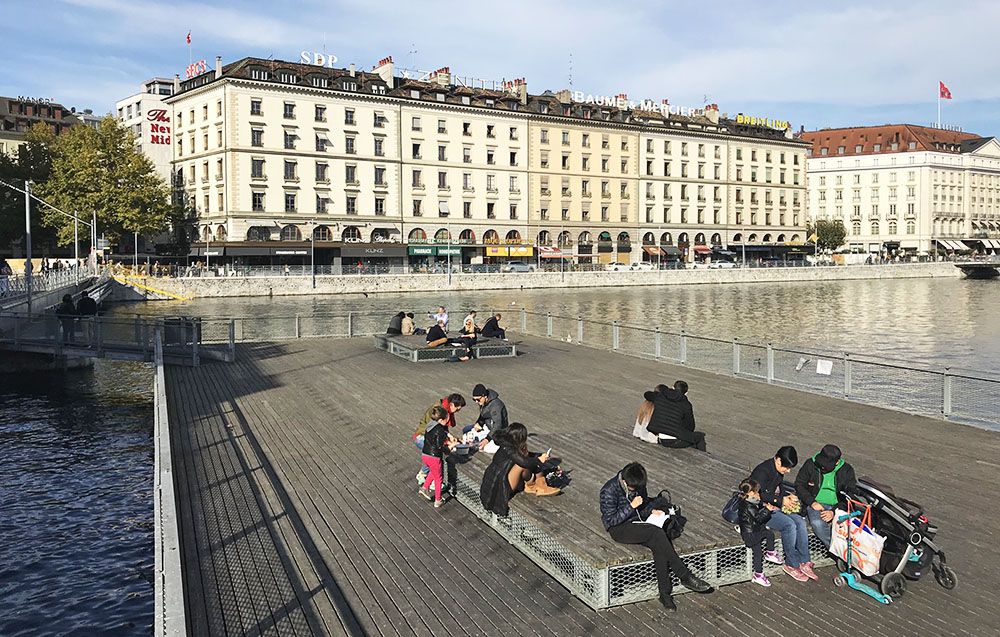 Relaxen aan of op het water in de herfst in Genève