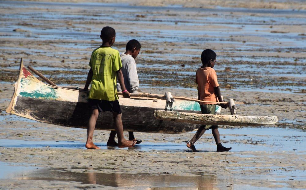 Pirogue op het strand bij Ifaty