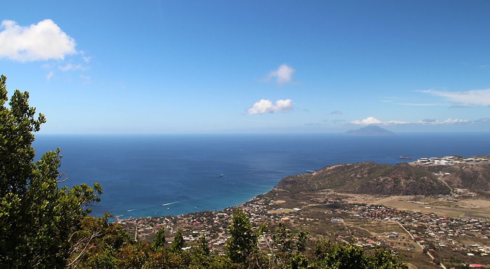 uitzicht vanaf de Quill op Statia