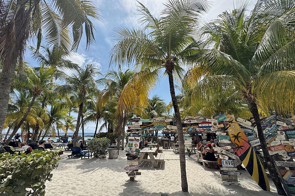 grijsopreis-caribisch-nederland-curacao-mambo Mambo beach, Curaçao