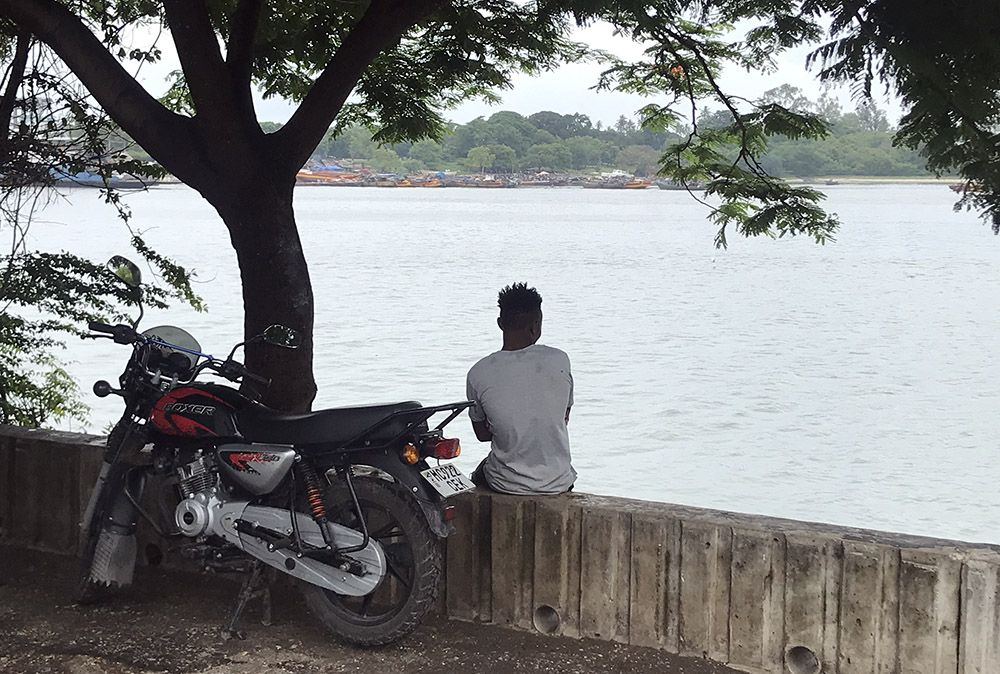 Aan de Magogoni Creek in Kivukoni, Dar es Salaam