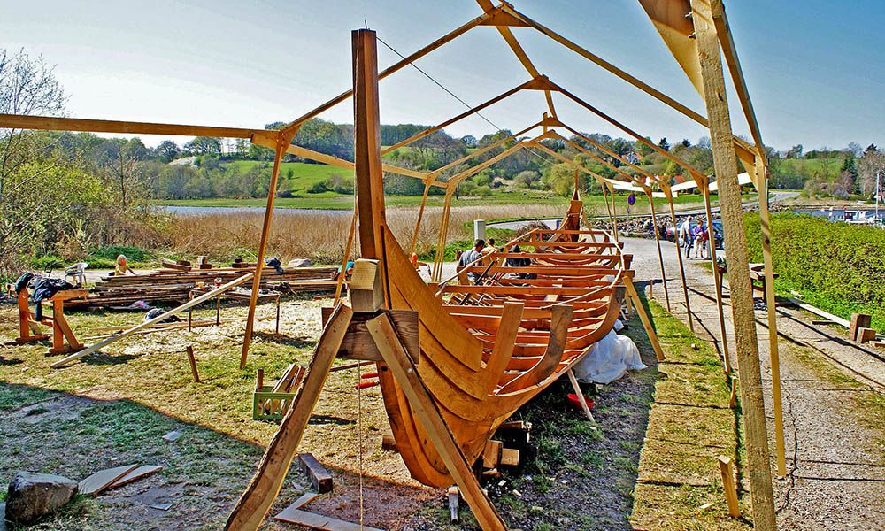 vikingschip in aanbouw