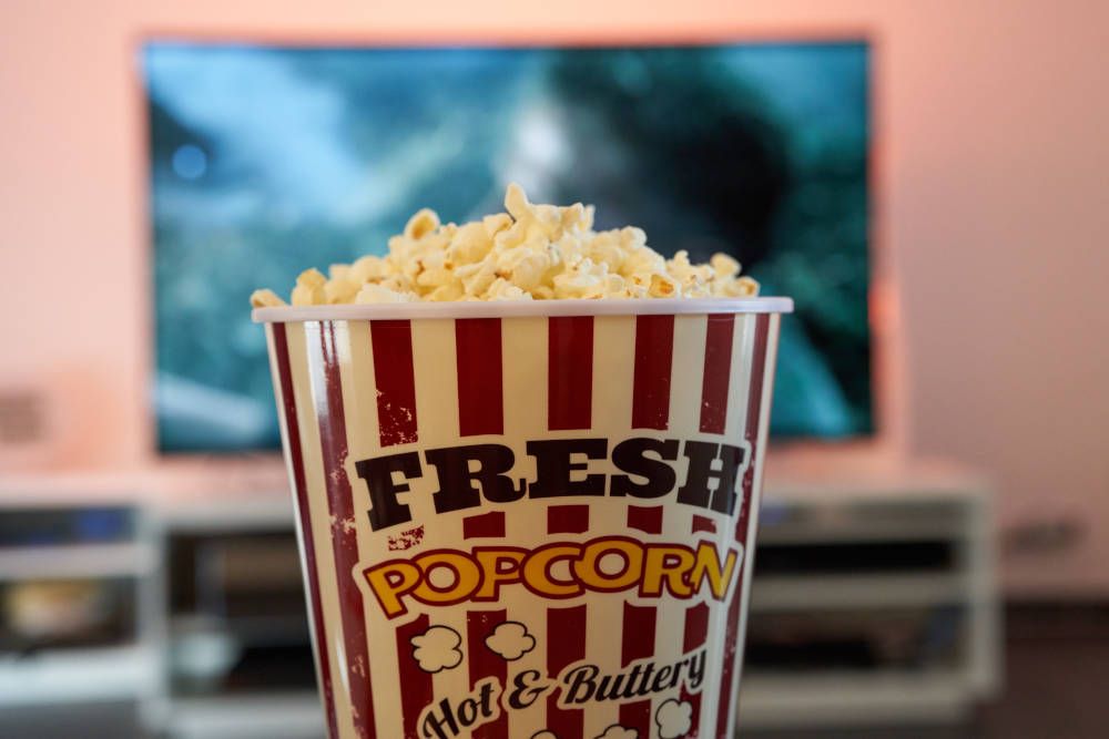 Popcorn tijdens het kijken naar reisfilms