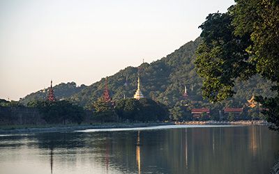 Fietsen door Boeddhistisch Mandalay