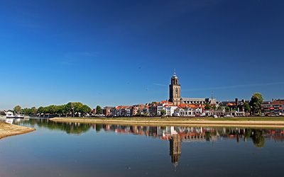 Wandelen langs de IJssel bij hanzestad Deventer