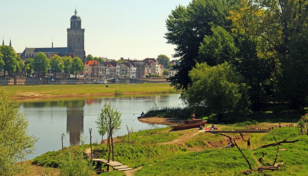 Wandelen aan de andere zijde van de IJssel bij Deventer