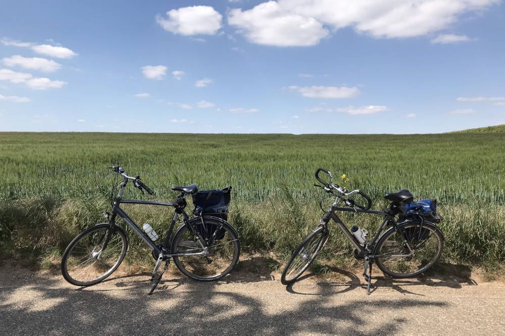 grijsopreis-nederland-limburg-highlight-fietsen-fietsen-geparkeerd
