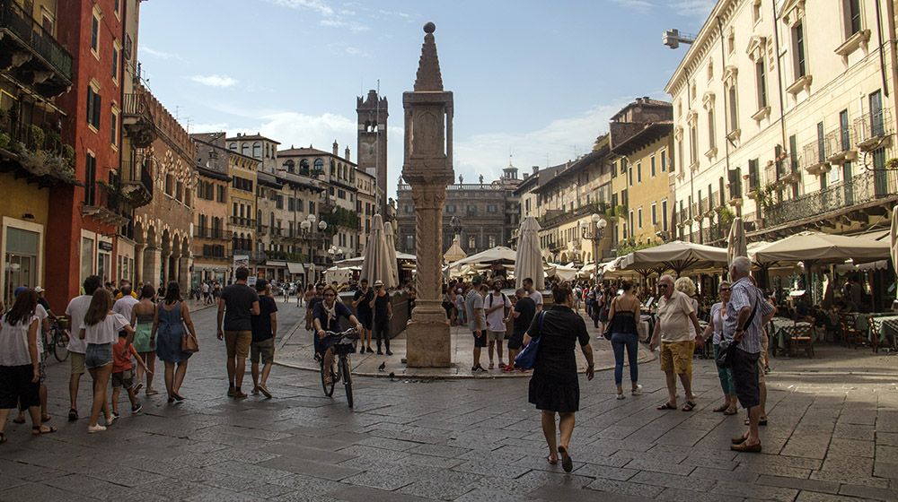 Piazza delle Erbe, Verona, Italië