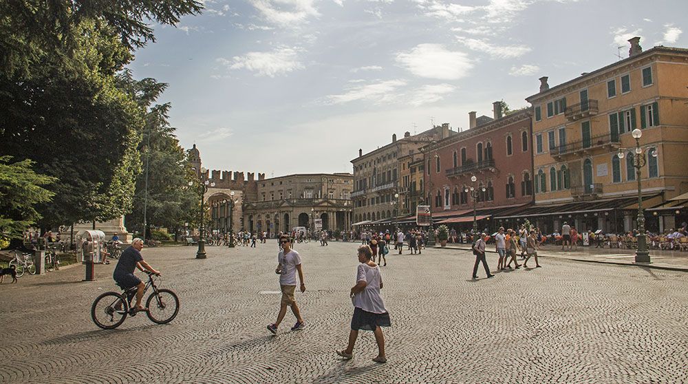 grijsopreis-italie-highlight-verona-plein Plein in Verona