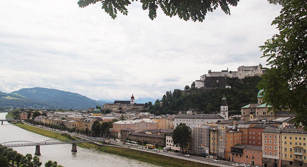 Uitzicht vanaf de Kapucijnenberg op Salzburg