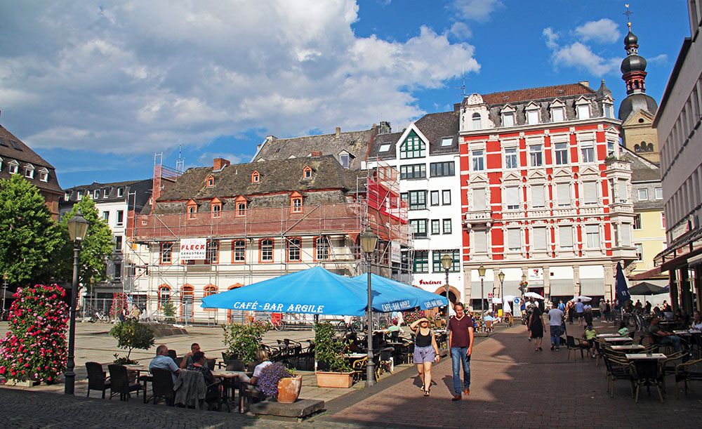 Plein met terrassen in Koblenz