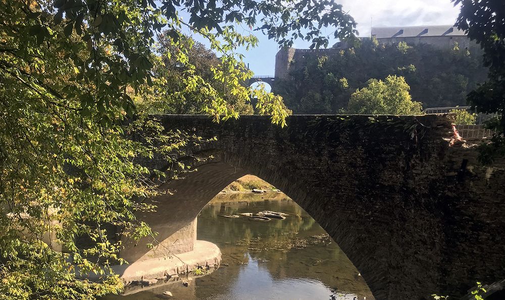 Brug bij het kasteel van Bouillon