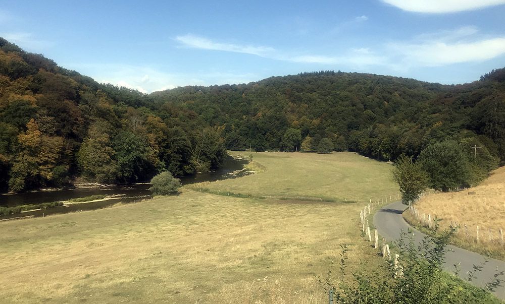 Weg naar de abdij aan de Semois bij Bouillon