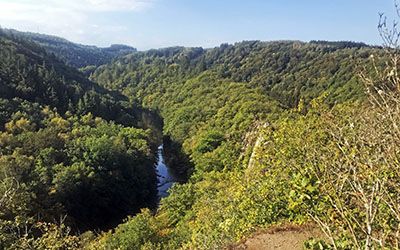 Fantastische wandeling langs de rotswand van Le Hérou