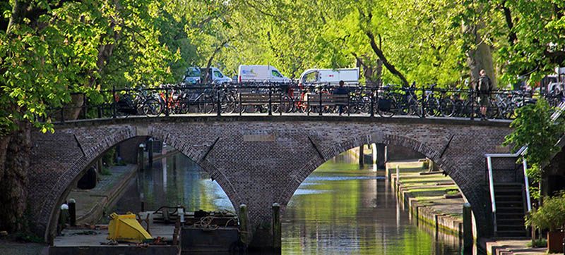 Oudegracht met fietsen