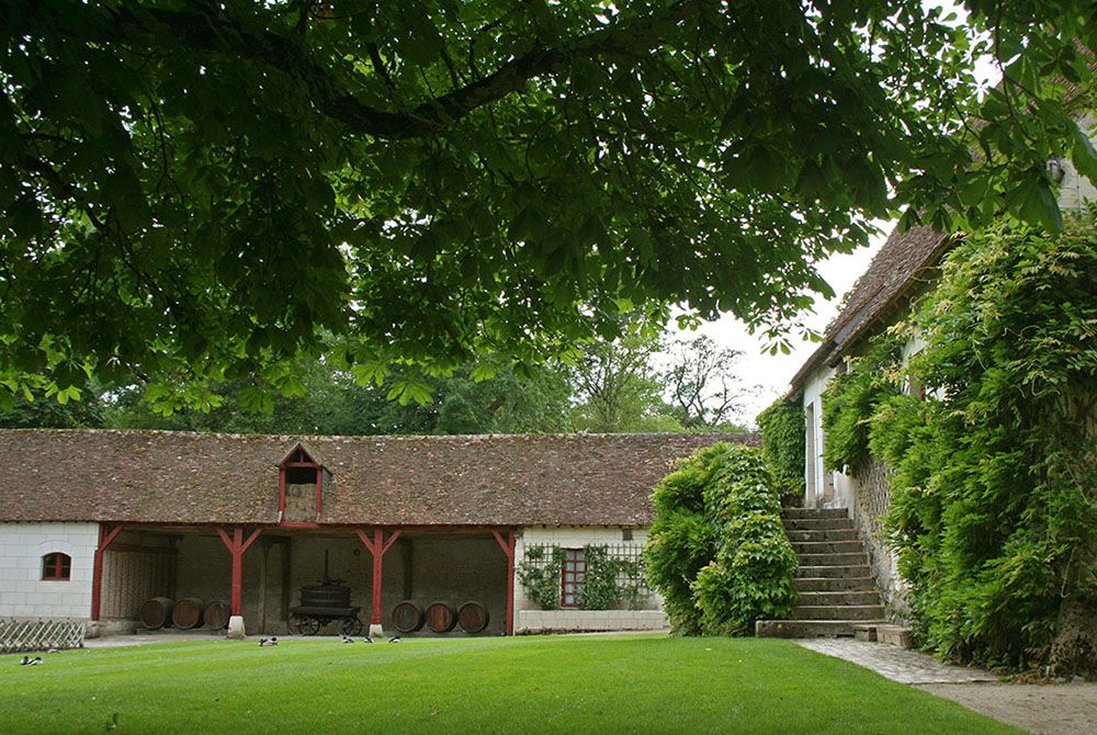 Binnenplaats en tuin van kasteel langs de Loire.