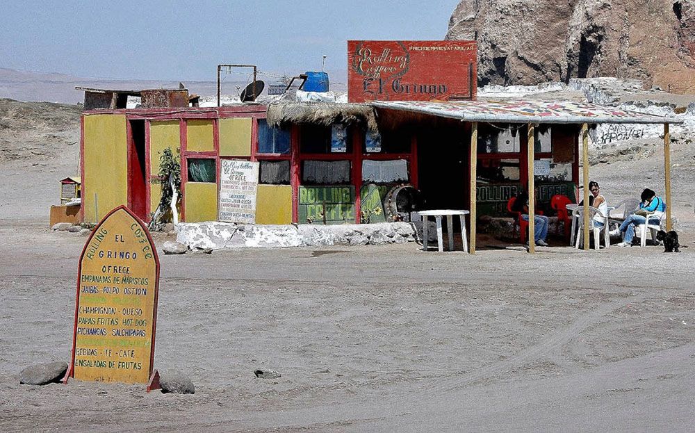 Het strand El Gringo bij Arica in Chili is beroemd bij de surfers.