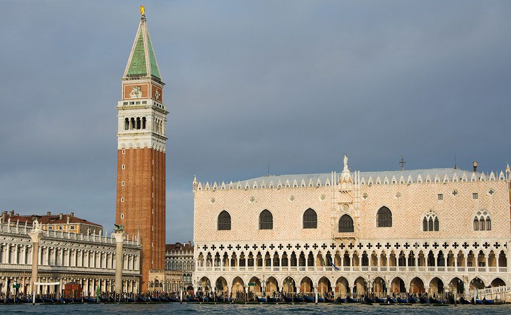 Campanile aan het San Marcoplein