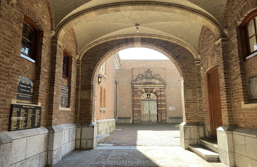 Gedeporteerdenpoort naast het Oude Stadhuis van Nijmegen