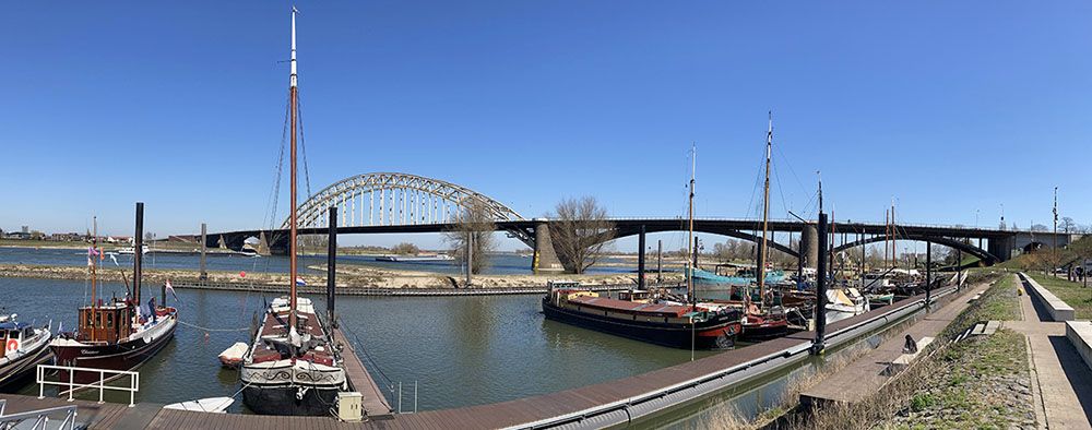 Oude haven aan de Waalkade