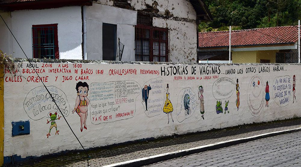 Kleurrijke muurteksten in Banos, Ecuador.