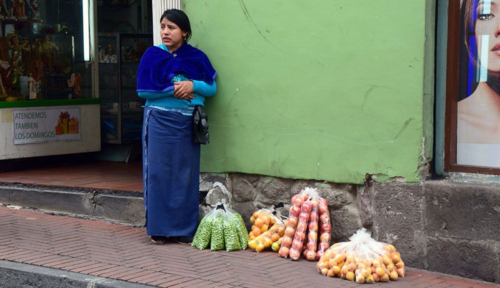 Fruitverkoopster in Ecuador