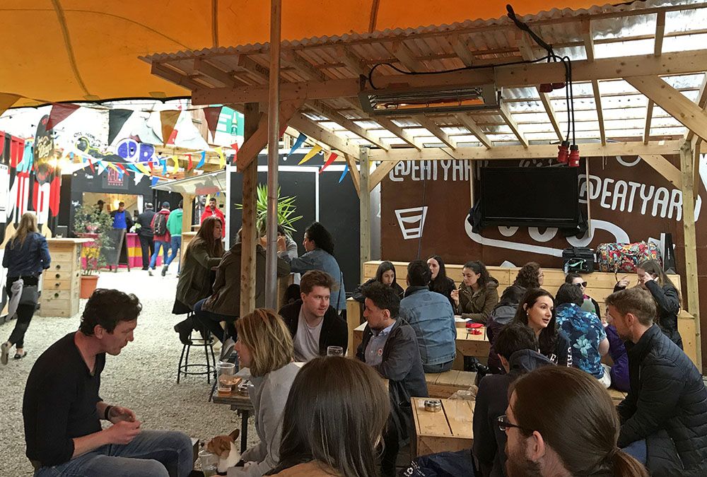 Outdoor pub in Dublin, Ierland