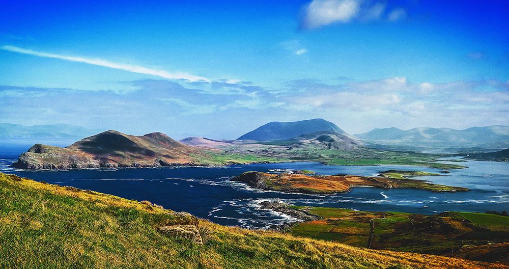 Uitzicht vanaf Valentia island op de Skellig eilanden