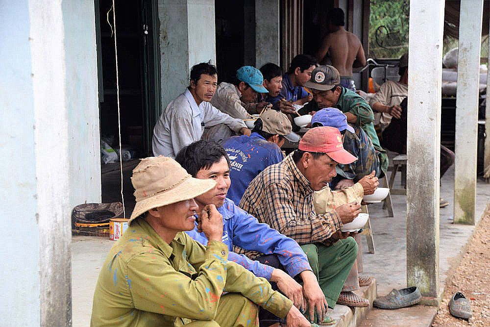 Bij een scheepswerf in de omgeving van Hoi An