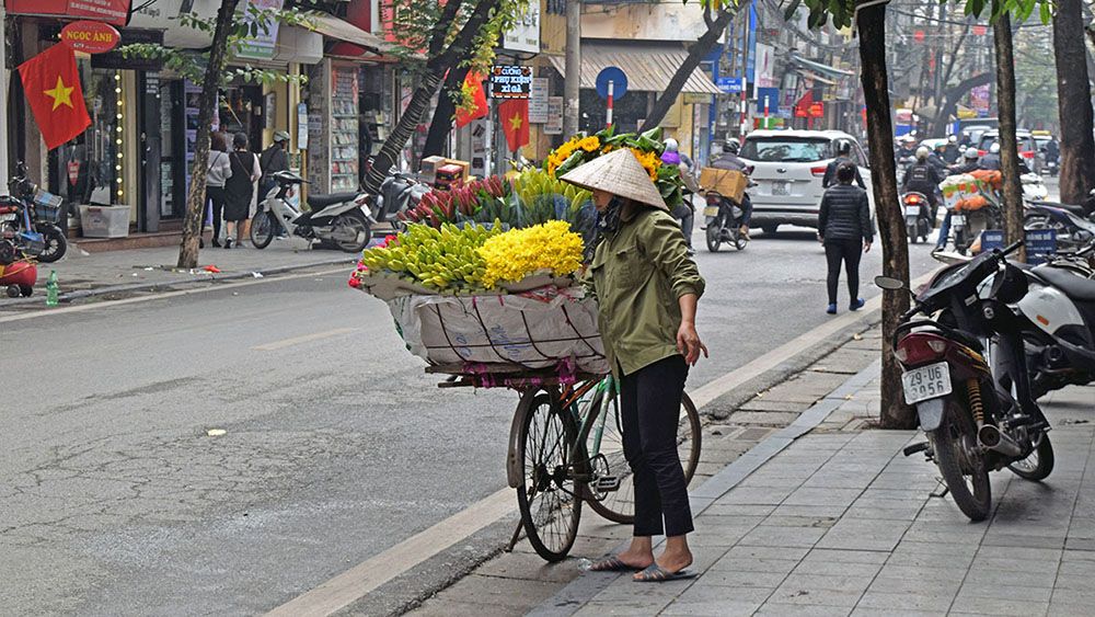 Straatverkoopster in Hanoi